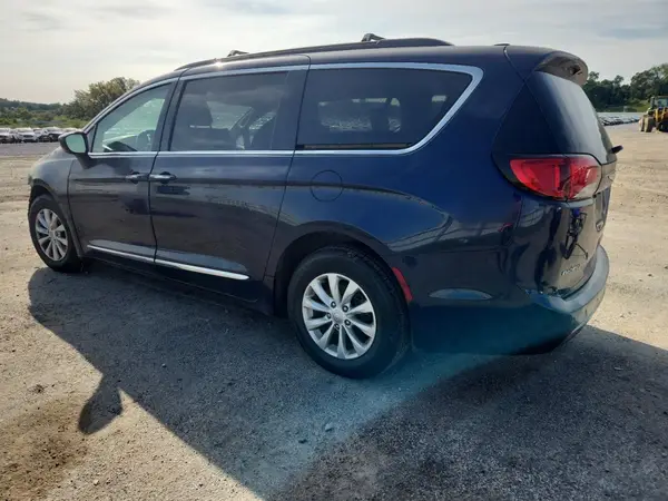 2C4RC1BG4HR785560 2017 CHRYSLER PACIFICA - Image 2