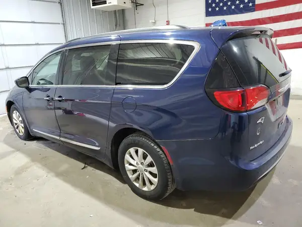 2C4RC1BG4HR785638 2017 CHRYSLER PACIFICA - Image 2