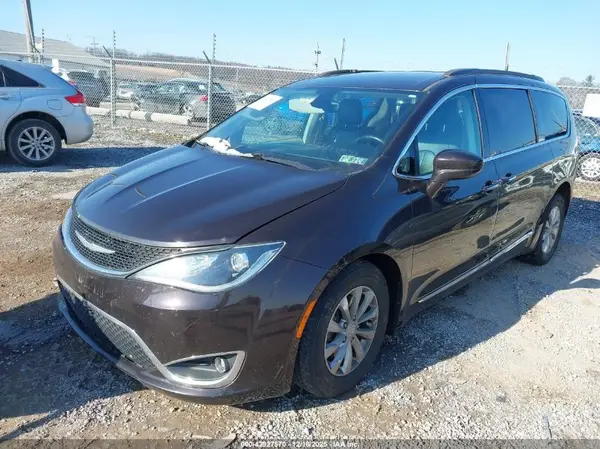 2C4RC1BG4HR785865 2017 CHRYSLER PACIFICA - Image 2