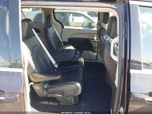 2C4RC1BG4HR785865 2017 CHRYSLER PACIFICA - Image 8