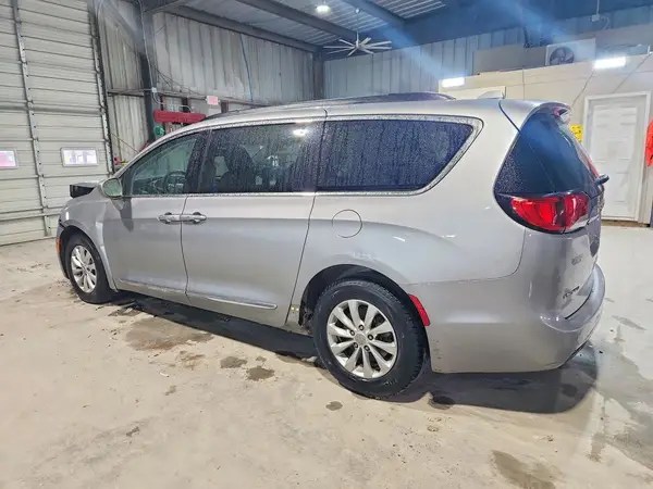 2C4RC1BG4HR787826 2017 CHRYSLER PACIFICA - Image 2
