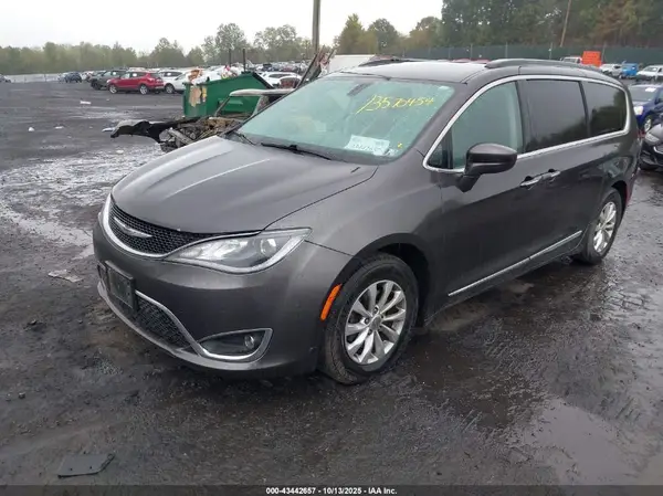 2C4RC1BG4HR788071 2017 CHRYSLER PACIFICA - Image 2