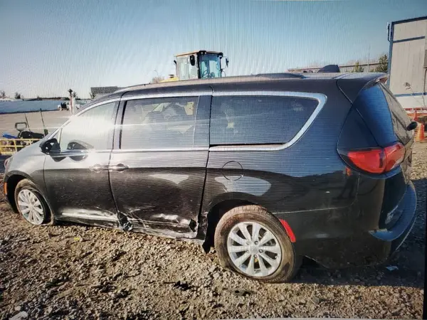 2C4RC1BG4HR788104 2017 CHRYSLER PACIFICA - Image 2