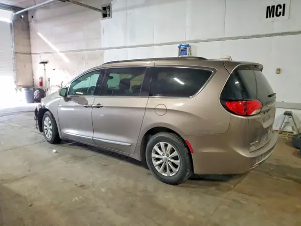 2C4RC1BG4HR788250 2017 CHRYSLER PACIFICA - Image 2