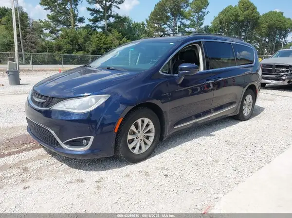 2C4RC1BG4HR788281 2017 CHRYSLER PACIFICA - Image 2