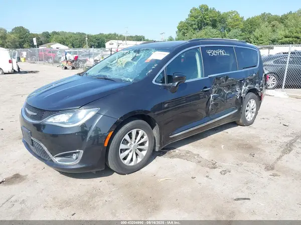 2C4RC1BG4HR795053 2017 CHRYSLER PACIFICA - Image 2