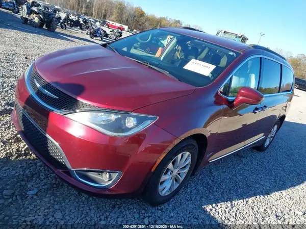 2C4RC1BG4HR795781 2017 CHRYSLER PACIFICA - Image 2