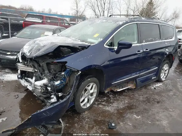 2C4RC1BG4HR797255 2017 CHRYSLER PACIFICA - Image 2