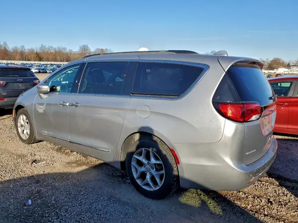 2C4RC1BG4HR803684 2017 CHRYSLER PACIFICA - Image 2