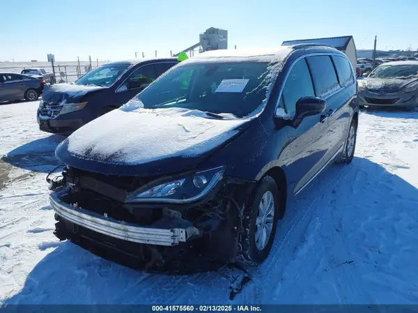 2C4RC1BG4HR804527 2017 CHRYSLER PACIFICA - Image 2