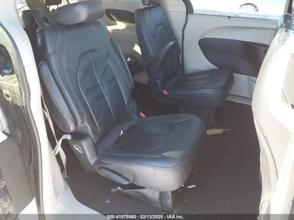 2C4RC1BG4HR804527 2017 CHRYSLER PACIFICA - Image 8