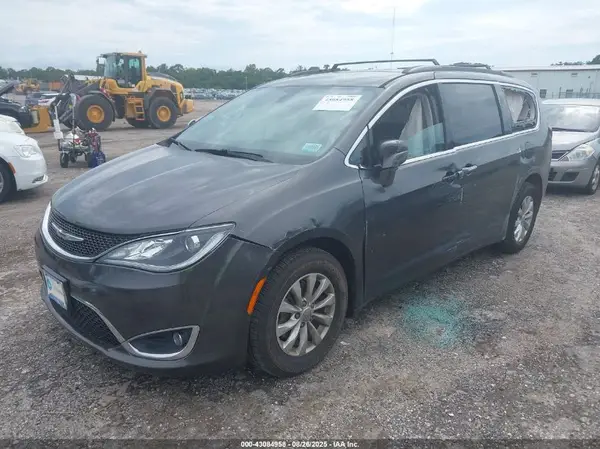 2C4RC1BG4HR810666 2017 CHRYSLER PACIFICA - Image 2