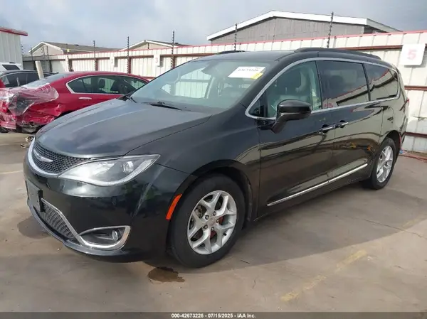 2C4RC1BG4HR820257 2017 CHRYSLER PACIFICA - Image 2