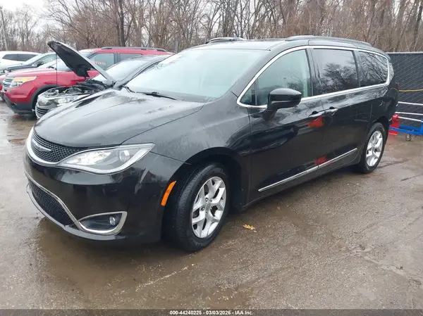 2C4RC1BG4HR820985 2017 CHRYSLER PACIFICA - Image 2