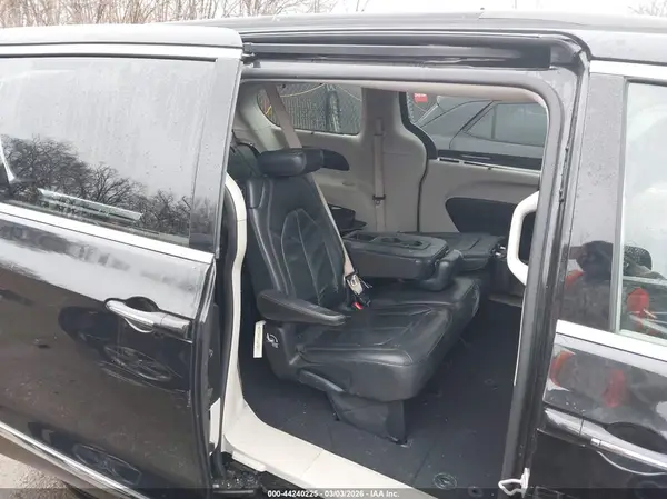 2C4RC1BG4HR820985 2017 CHRYSLER PACIFICA - Image 8
