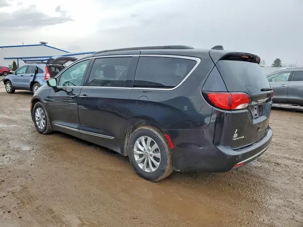 2C4RC1BG4HR821439 2017 CHRYSLER PACIFICA - Image 2