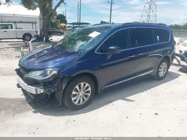 2C4RC1BG4HR821604 2017 CHRYSLER PACIFICA - Image 2