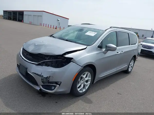 2C4RC1BG4HR823224 2017 CHRYSLER PACIFICA - Image 2