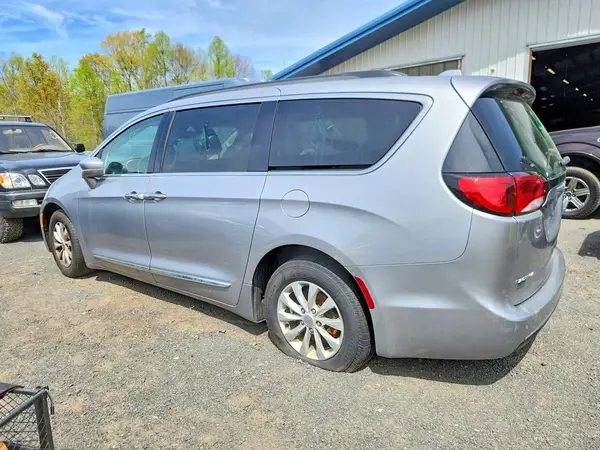 2C4RC1BG4HR824034 2017 CHRYSLER PACIFICA - Image 2
