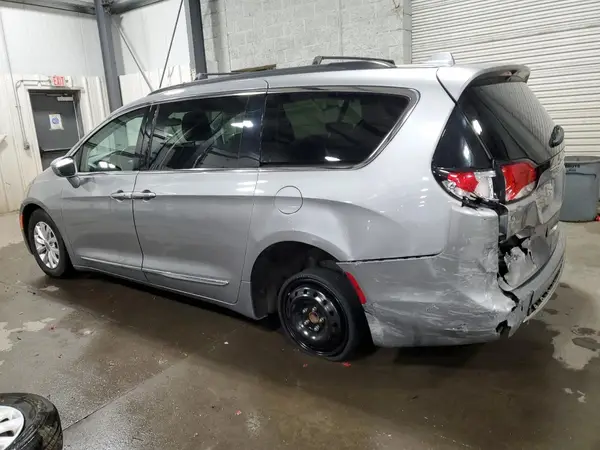 2C4RC1BG4HR831839 2017 CHRYSLER PACIFICA - Image 2