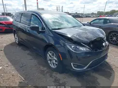 2C4RC1BG4HR833073 2017 CHRYSLER PACIFICA
