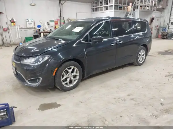 2C4RC1BG4HR833588 2017 CHRYSLER PACIFICA - Image 2