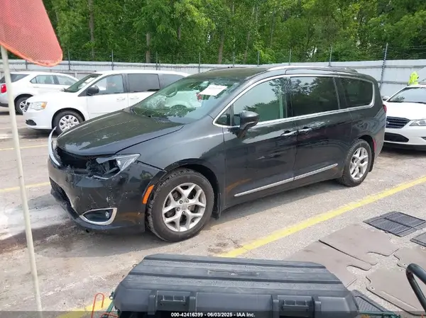 2C4RC1BG4JR100494 2018 CHRYSLER PACIFICA - Image 2