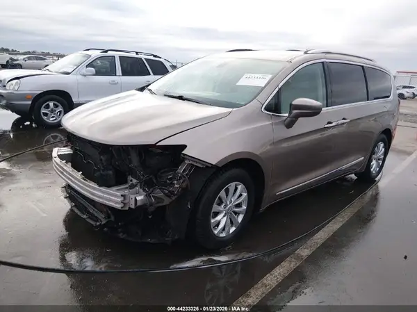 2C4RC1BG4JR107347 2018 CHRYSLER PACIFICA - Image 2