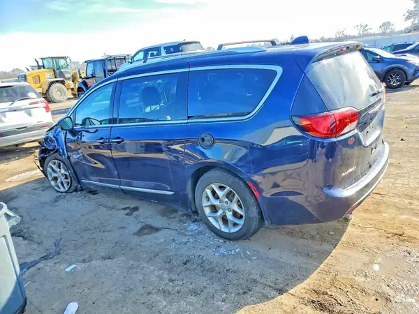 2C4RC1BG4JR111057 2018 CHRYSLER PACIFICA - Image 2