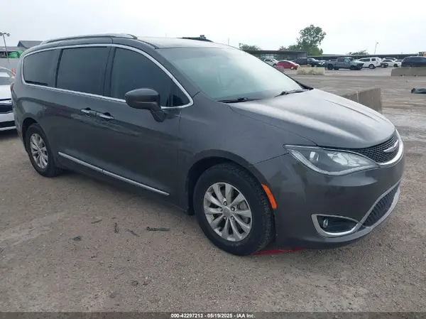 2C4RC1BG4JR119644 2018 CHRYSLER PACIFICA - Image 1
