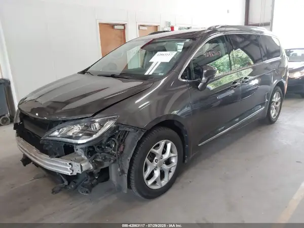 2C4RC1BG4JR128487 2018 CHRYSLER PACIFICA - Image 2