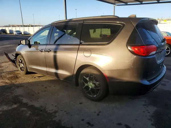 2C4RC1BG4JR198250 2018 CHRYSLER PACIFICA - Image 2