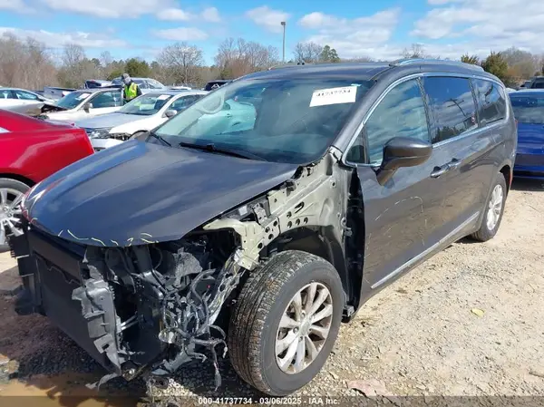 2C4RC1BG4JR204161 2018 CHRYSLER PACIFICA - Image 2