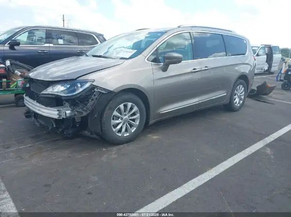 2C4RC1BG4JR237175 2018 CHRYSLER PACIFICA - Image 2