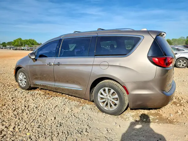 2C4RC1BG4JR248063 2018 CHRYSLER PACIFICA - Image 2