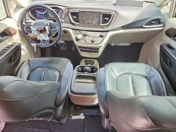 2C4RC1BG4JR261010 2018 CHRYSLER PACIFICA - Image 8