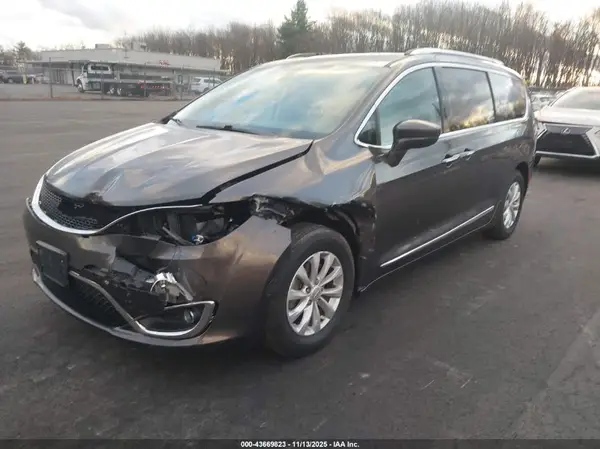 2C4RC1BG4JR263534 2018 CHRYSLER PACIFICA - Image 2