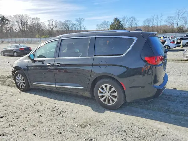 2C4RC1BG4JR275215 2018 CHRYSLER PACIFICA - Image 2