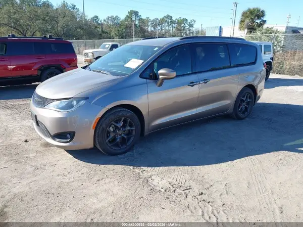 2C4RC1BG4JR294251 2018 CHRYSLER PACIFICA - Image 2