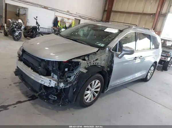 2C4RC1BG4JR294752 2018 CHRYSLER PACIFICA - Image 2