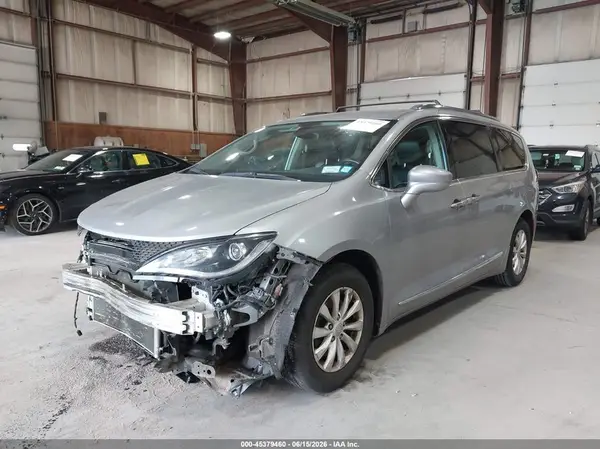 2C4RC1BG4JR306785 2018 CHRYSLER PACIFICA - Image 2