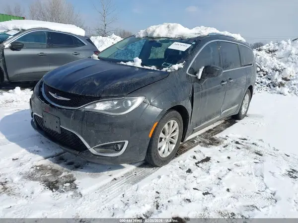 2C4RC1BG4JR317995 2018 CHRYSLER PACIFICA - Image 2