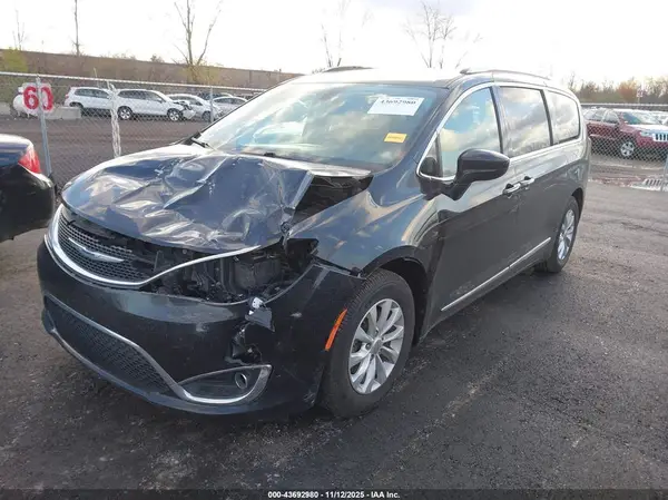 2C4RC1BG4JR353508 2018 CHRYSLER PACIFICA - Image 2