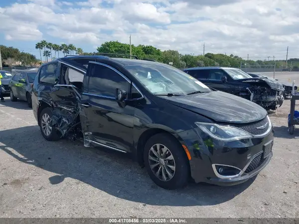2C4RC1BG4JR354724 2018 CHRYSLER PACIFICA - Image 1