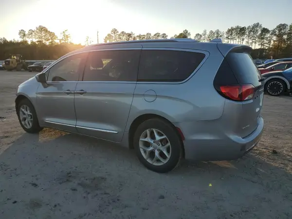 2C4RC1BG4KR526817 2019 CHRYSLER PACIFICA - Image 2