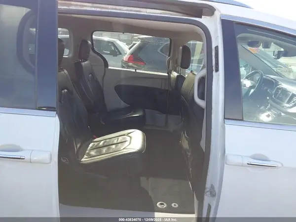 2C4RC1BG4KR582997 2019 CHRYSLER PACIFICA - Image 8