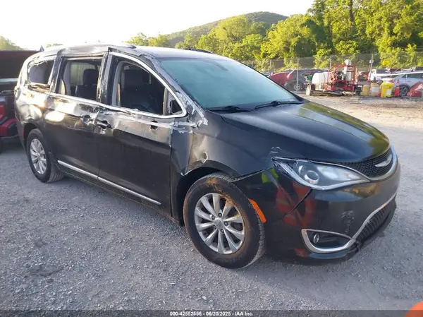 2C4RC1BG4KR583065 2019 CHRYSLER PACIFICA - Image 1