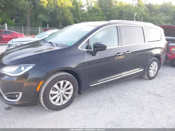 2C4RC1BG4KR583065 2019 CHRYSLER PACIFICA - Image 2