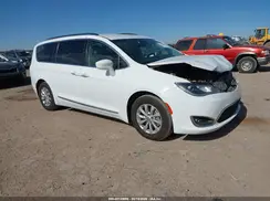 2C4RC1BG4KR592784 2019 CHRYSLER PACIFICA