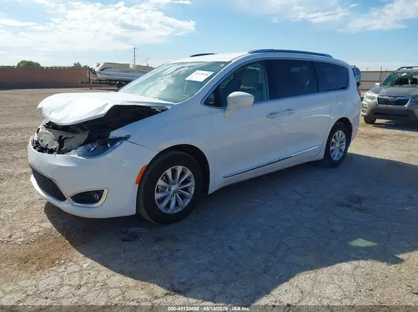 2C4RC1BG4KR592784 2019 CHRYSLER PACIFICA - Image 2
